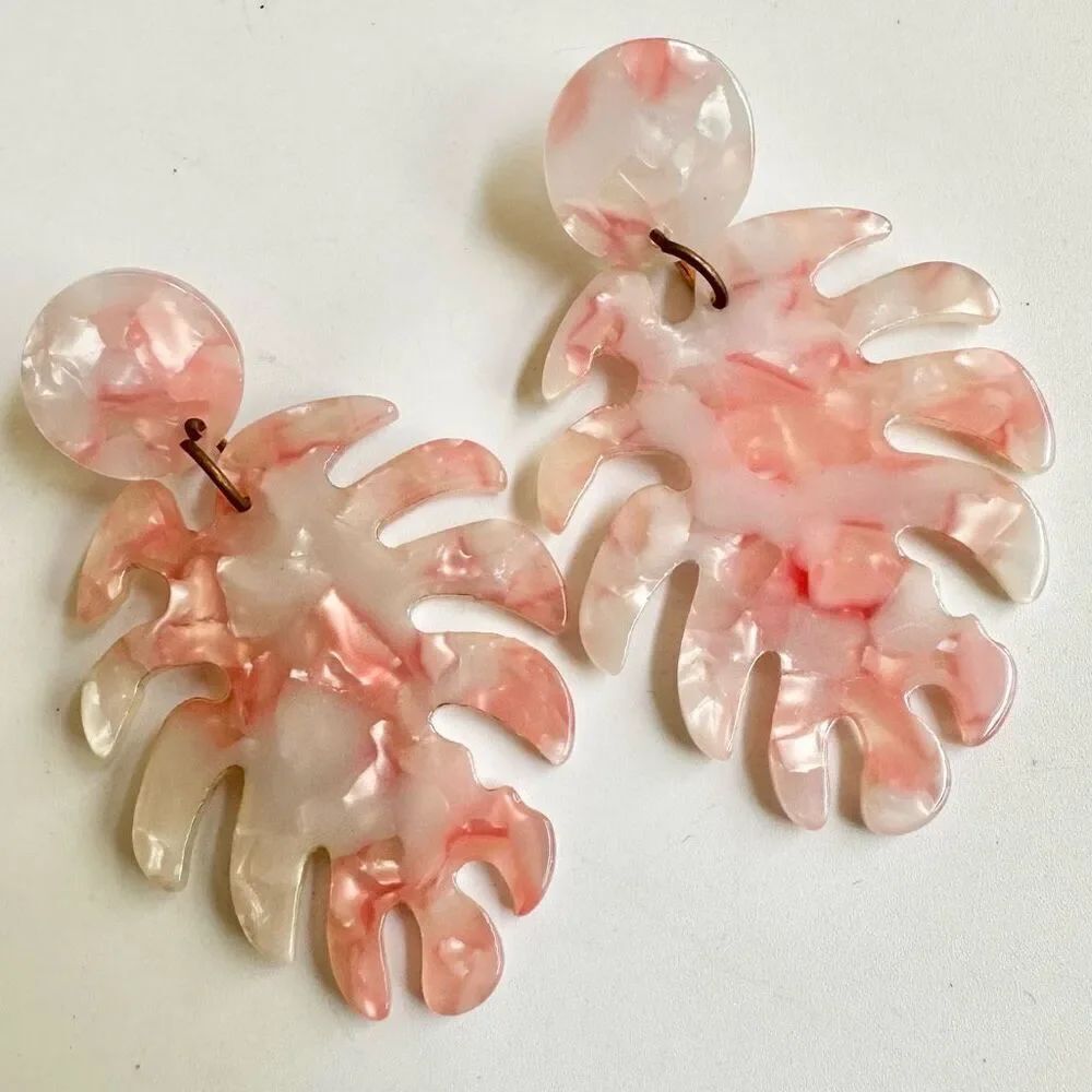 Acrylic leaf statement earrings - Picture 6 of 7